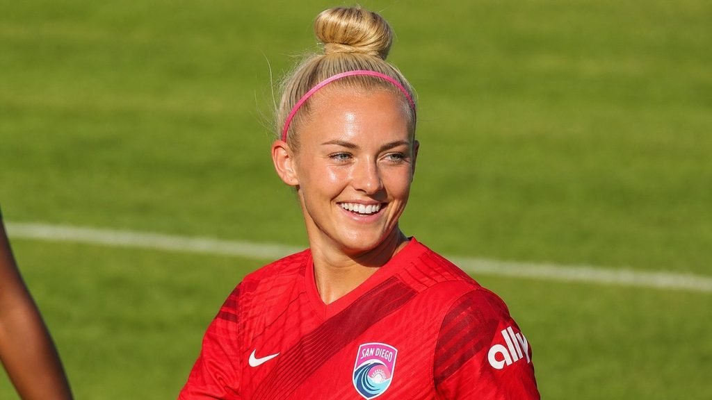 Soccer Bun Hairstyles That Empower Every Young Champion With Unstoppable Confidence Grace And Radiance On The Pitch Top 20